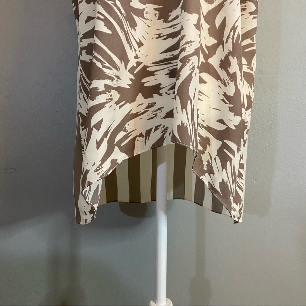 16. Vince Camuto Light Brown & Cream Abstract Multi Patterned Tank Top Size 1X - Picture 3 of 11